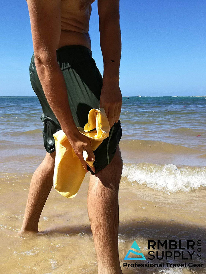 Toalla de Viaje - Alto Desempeño - PVA - Ligera Portátil Secado Instantáneo - Para Todo Tipo de Viaje o Vacaciones Playa Alberca Natación Camping Pesca Hiking Turismo Viajeros Caminata Backpacking Mochileros Ramblers Hombre y Mujer By RMBLR Supply